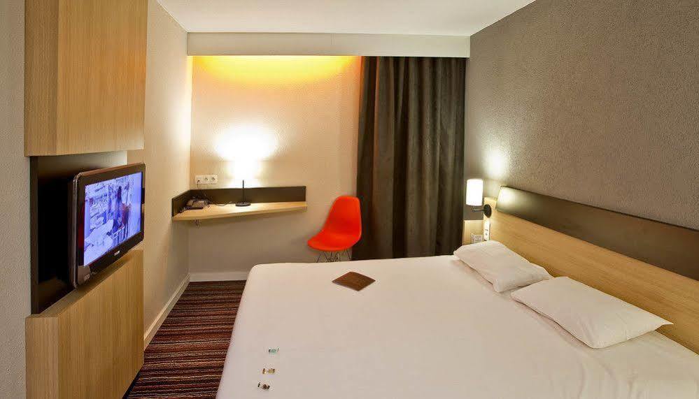 Kyriad Tours Sud - Chambray Les Tours Eksteriør billede